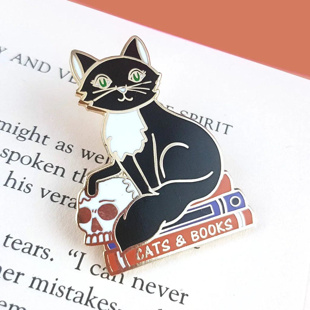 Cats And Books Lapel Pin | Jubly Umph