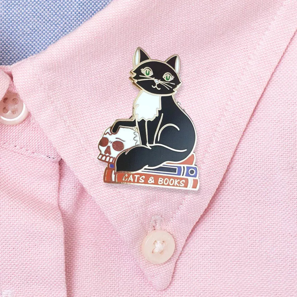 Cats And Books Lapel Pin | Jubly Umph